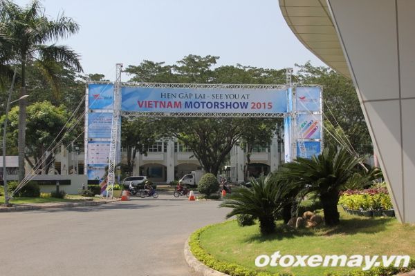 Hối hả chuẩn bị cho ngày khai mạc Triển lãm Ôtô Việt Nam